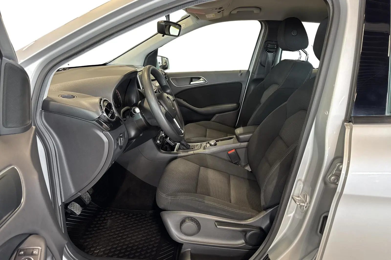 image_Mercedes-Benz